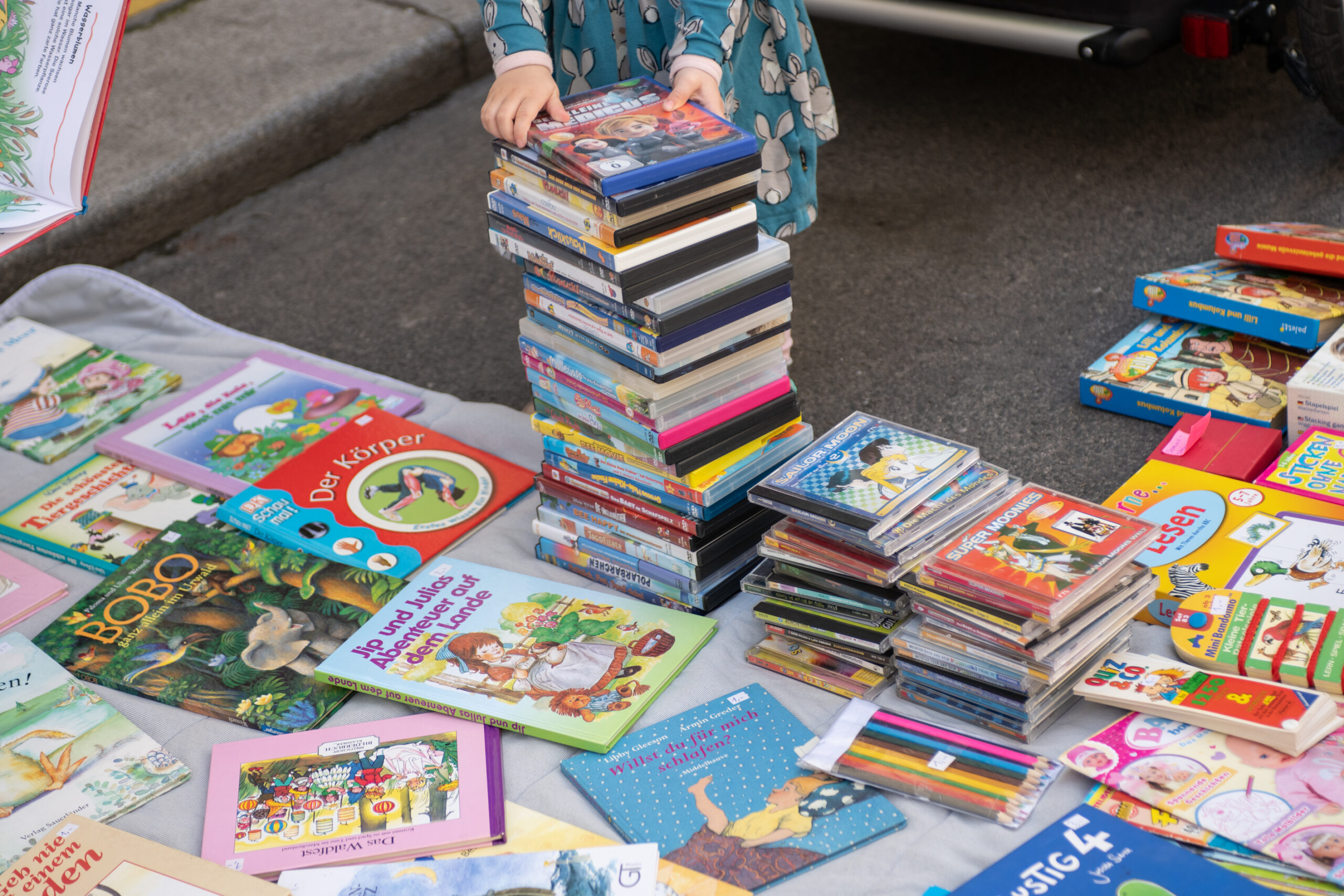 Einblick in den Kinderflohmarkt bei Flaniermarkt in der Neubaugasse 1070 Wien